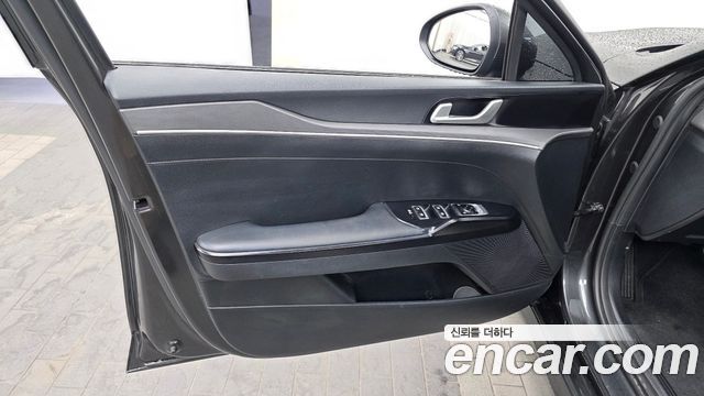 Kia K5 (III) 2.0 Prestige 2022 — фото 24