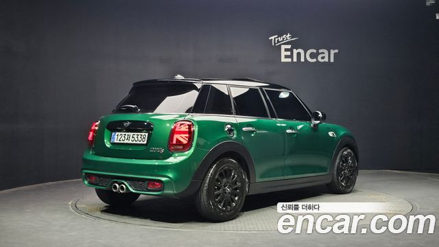 MINI Cooper S 5Door Standard 3rd 2020 — фото 2