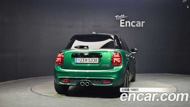 MINI Cooper S 5Door Standard 3rd 2020 — фото 4