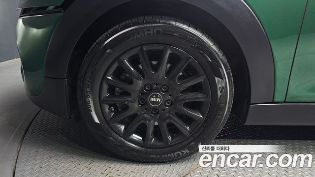 MINI Cooper S 5Door Standard 3rd 2020 — фото 5