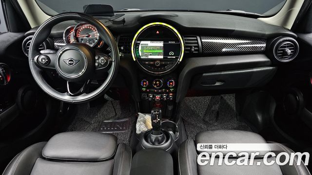 MINI Cooper S 5Door Standard 3rd 2020 — фото 7