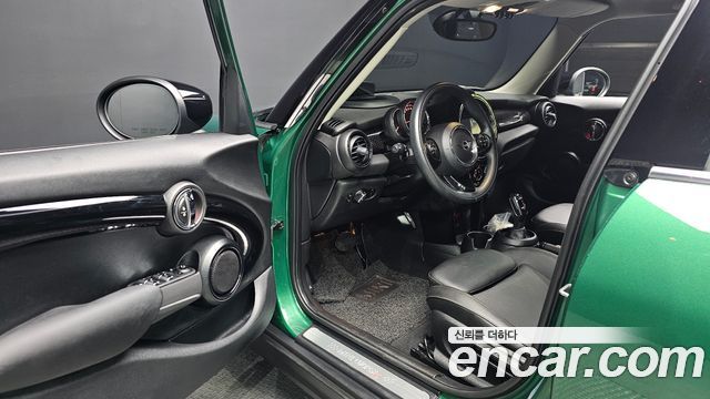 MINI Cooper S 5Door Standard 3rd 2020 — фото 10