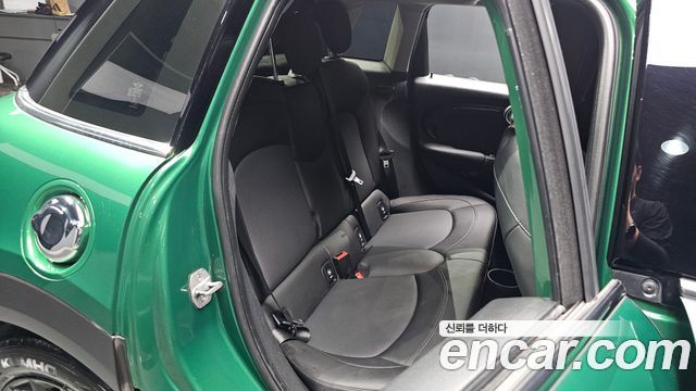 MINI Cooper S 5Door Standard 3rd 2020 — фото 15