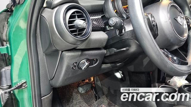 MINI Cooper S 5Door Standard 3rd 2020 — фото 17