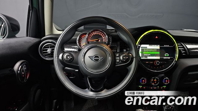 MINI Cooper S 5Door Standard 3rd 2020 — фото 18