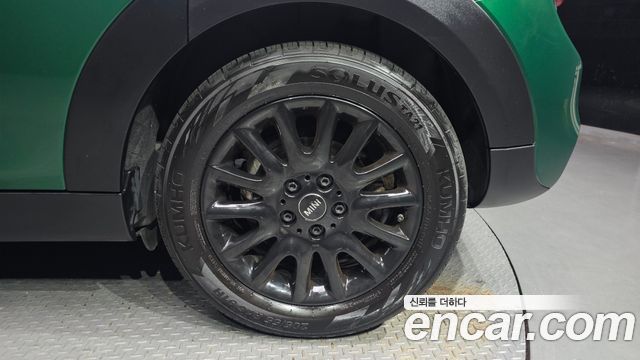 MINI Cooper S 5Door Standard 3rd 2020 — фото 23
