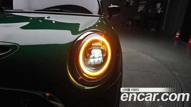 MINI Cooper S 5Door Standard 3rd 2020 — фото 24