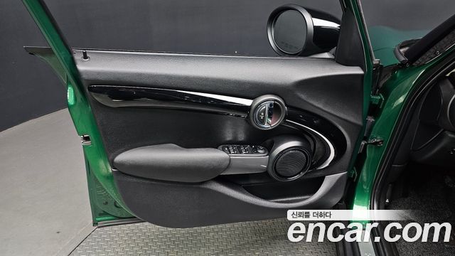 MINI Cooper S 5Door Standard 3rd 2020 — фото 26