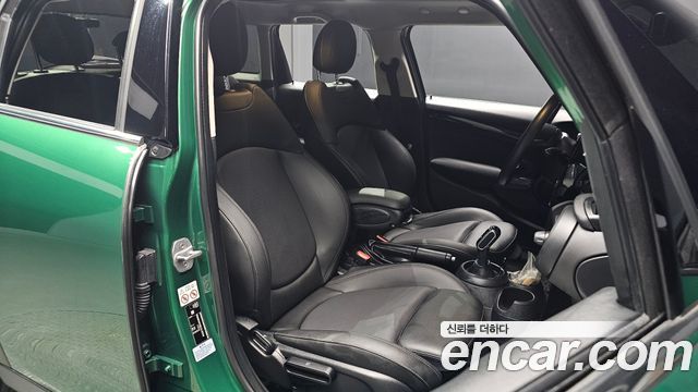 MINI Cooper S 5Door Standard 3rd 2020 — фото 28