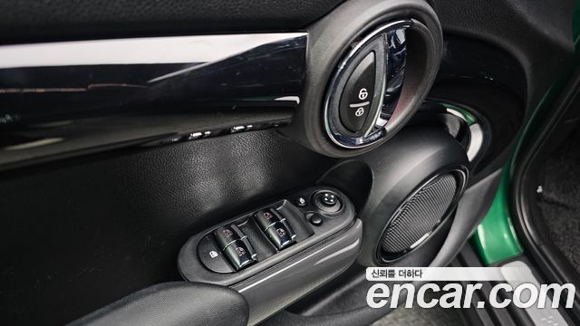 MINI Cooper S 5Door Standard 3rd 2020 — фото 29