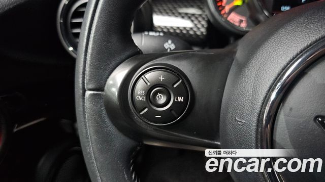 MINI Cooper S 5Door Standard 3rd 2020 — фото 30