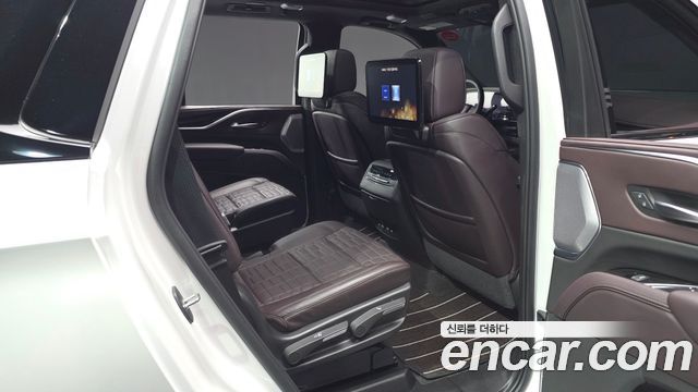 Cadillac Escalade (V) 6.2 Sports Platinum 2023 — фото 11