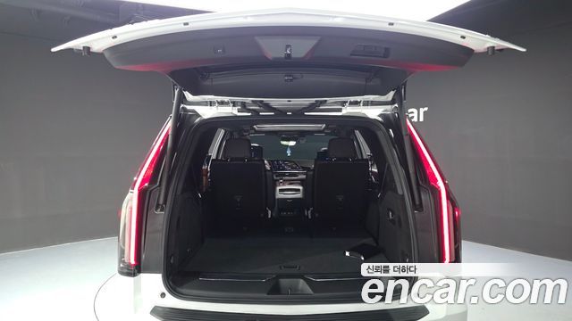 Cadillac Escalade (V) 6.2 Sports Platinum 2023 — фото 17