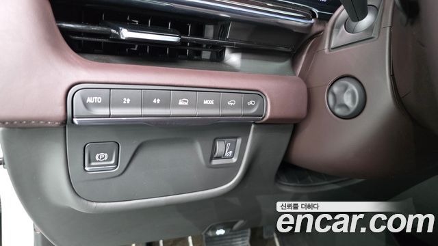 Cadillac Escalade (V) 6.2 Sports Platinum 2023 — фото 19