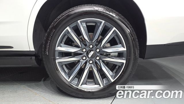 Cadillac Escalade (V) 6.2 Sports Platinum 2023 — фото 21