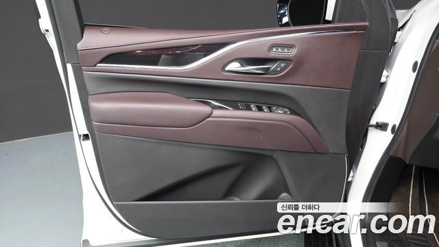 Cadillac Escalade (V) 6.2 Sports Platinum 2023 — фото 24