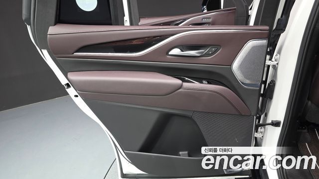 Cadillac Escalade (V) 6.2 Sports Platinum 2023 — фото 25