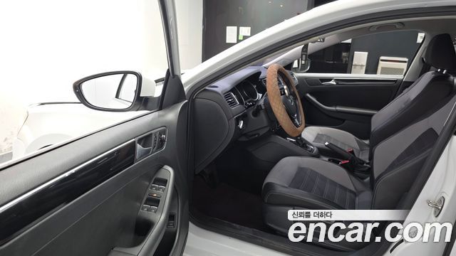 Volkswagen Jetta 2.0 TDI BlueMotion 6th 2015 — фото 10