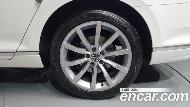 Volkswagen Passat GT (B8) 2.0 TDI Prestige 2022 — фото 21