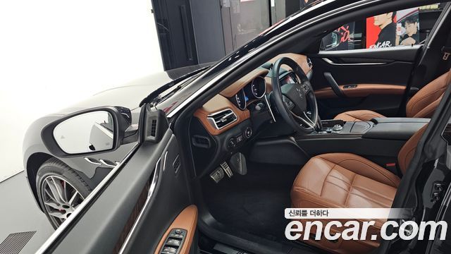 Maserati Ghibli 3.0 GranSport 3rd 2020 — фото 10