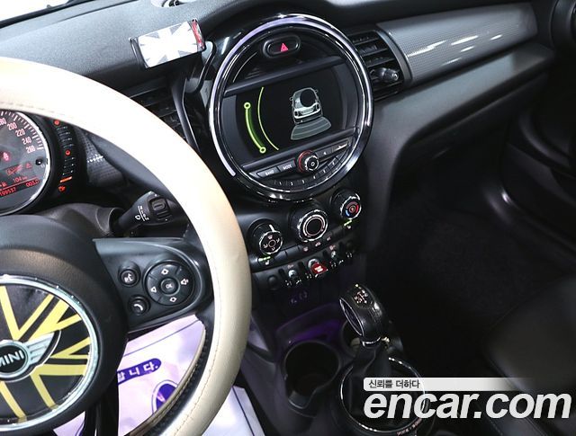 MINI Cooper D Mid 3rd 2017 — фото 15