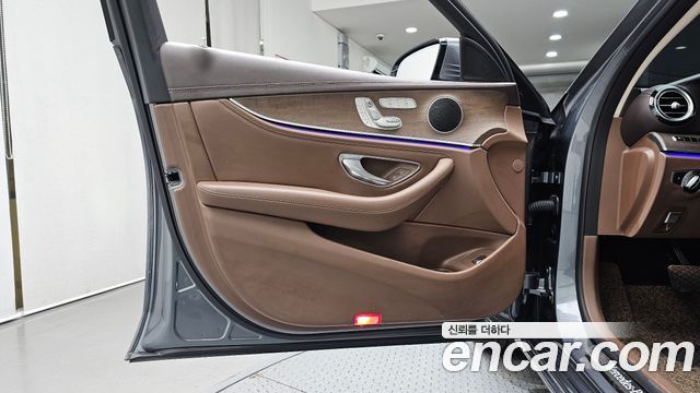 Mercedes-Benz E-Class (W213) E220d 4MATIC Exclusive 2019 — фото 30