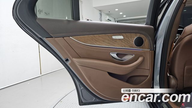 Mercedes-Benz E-Class (W213) E220d 4MATIC Exclusive 2019 — фото 31