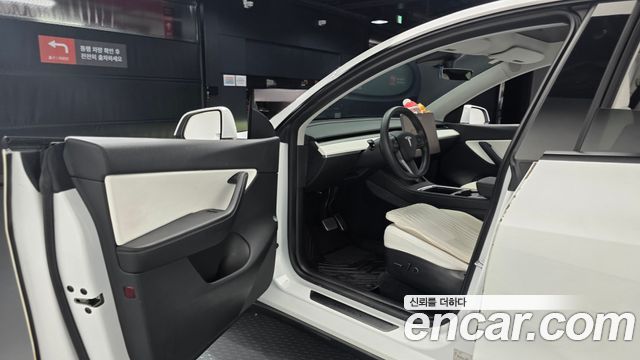 Tesla Model Y Long Range AWD 2021 — фото 10