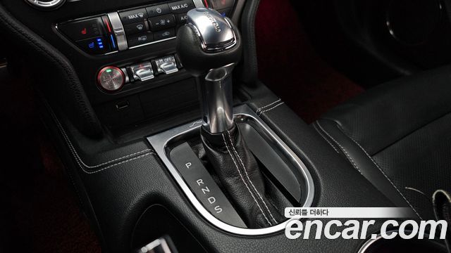 Ford Mustang Coupe 2023 — фото 9