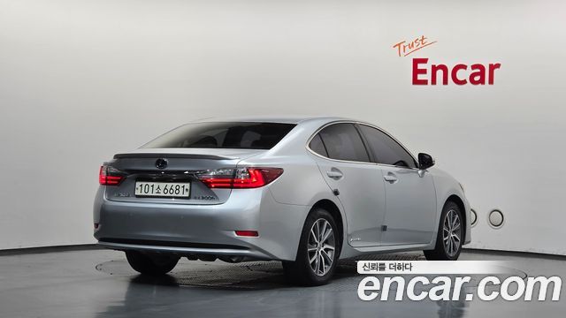 Lexus ES300h premium XV60 2017 — фото 2