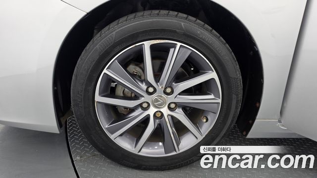 Lexus ES300h premium XV60 2017 — фото 5