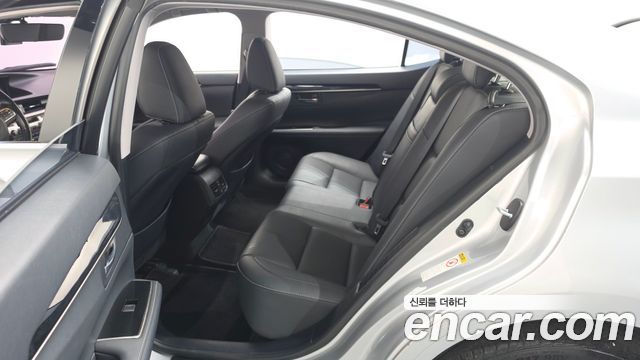 Lexus ES300h premium XV60 2017 — фото 11