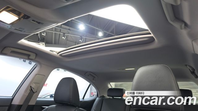 Lexus ES300h premium XV60 2017 — фото 17