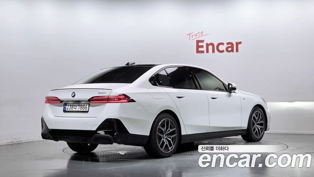 BMW 5 Series (G60) 520i Special Edition 2024 — фото 2