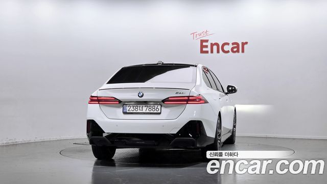 BMW 5 Series (G60) 520i Special Edition 2024 — фото 4