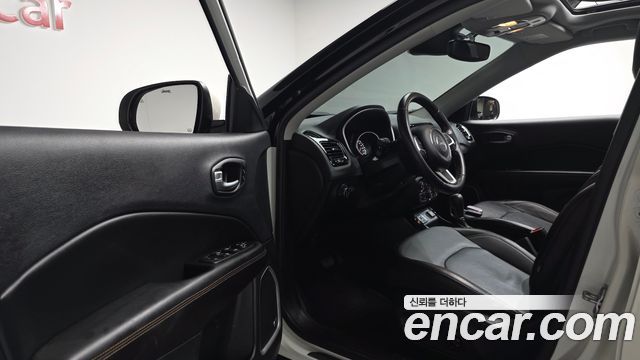 Jeep Compass (II) 2.4 limited 2WD 2021 — фото 10