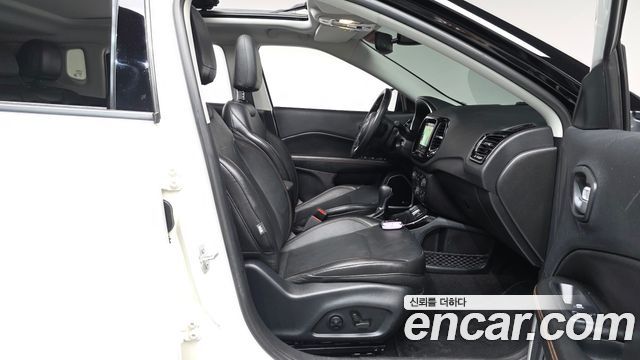 Jeep Compass (II) 2.4 limited 2WD 2021 — фото 26
