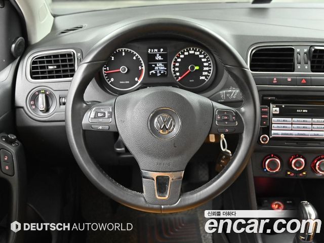 Volkswagen Polo 1.6 TDI R-Line 5th 2014 — фото 17