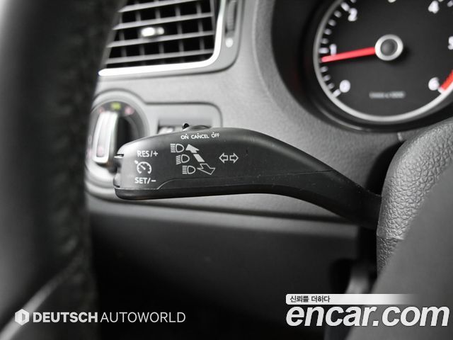 Volkswagen Polo 1.6 TDI R-Line 5th 2014 — фото 19