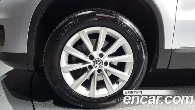 Volkswagen Tiguan 2.0 TDI Comfort 5N 2014 — фото 5