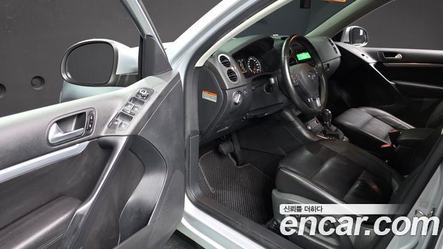 Volkswagen Tiguan 2.0 TDI Comfort 5N 2014 — фото 10