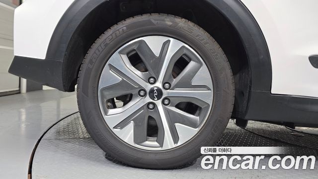Kia Niro Plus Earth 2023 — фото 5