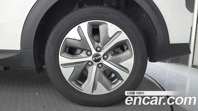 Kia Niro Plus Earth 2023 — фото 21