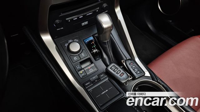 Lexus NX300h Executive 2016 — фото 9