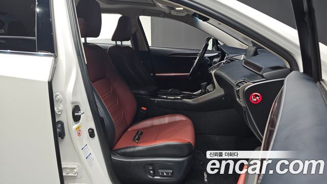 Lexus NX300h Executive 2016 — фото 10