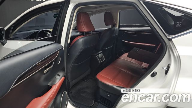 Lexus NX300h Executive 2016 — фото 12