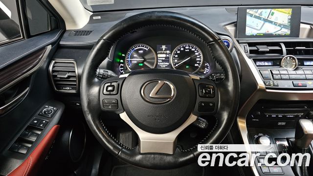 Lexus NX300h Executive 2016 — фото 13