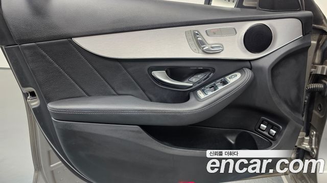 Mercedes-Benz C-Class (W205) C300e 4MATIC AMG Line 2020 — фото 24
