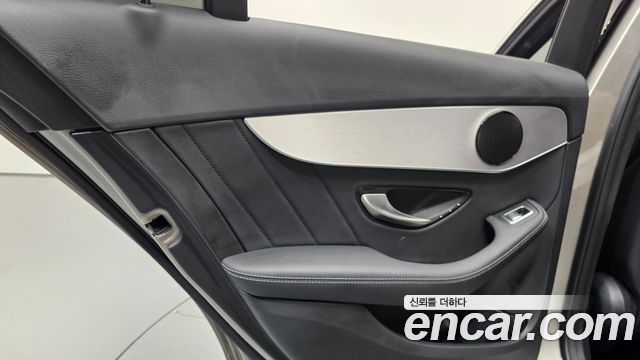 Mercedes-Benz C-Class (W205) C300e 4MATIC AMG Line 2020 — фото 25