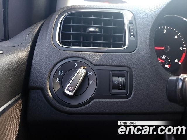 Volkswagen Polo 1.4 TDI R-Line 5th 2015 — фото 18